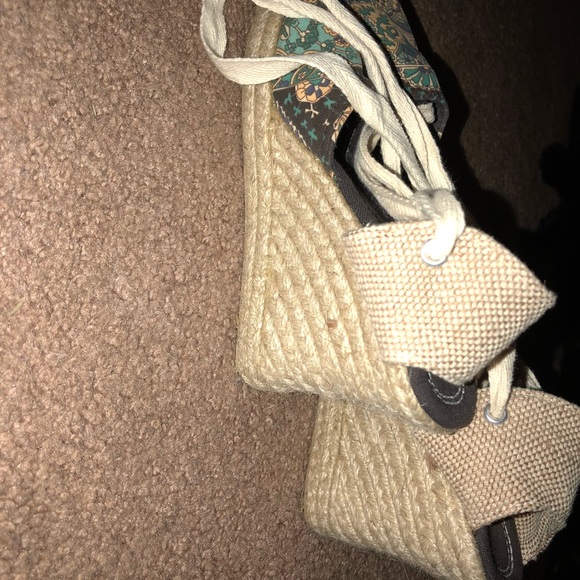 No boundaries heels - Picture 2 of 3